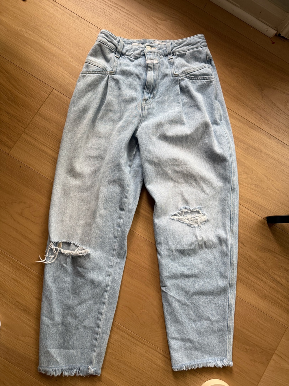 Closed Light Blue Relaxed Distressed Women’s Jeans